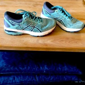 Women’s Asics Size 9 Running Shoe
